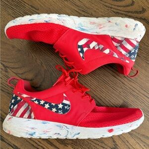 Nike Roshe Run Men’s 10.5 American Flag running shoes. Great condition. Rare!